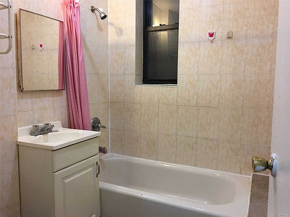3rd image of 14435 Roosevelt Ave APT 3F