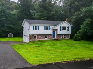 3 Wotton Ln, Burlington, CT 06013