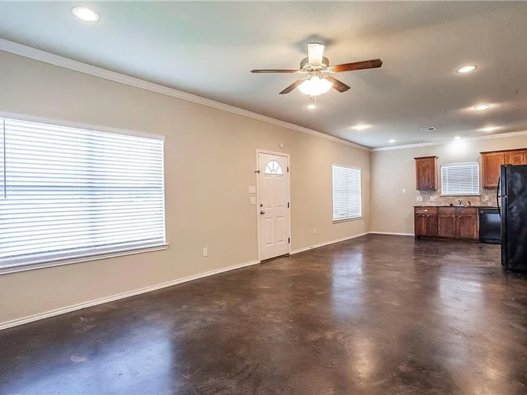 323 French Ave — Photo 15