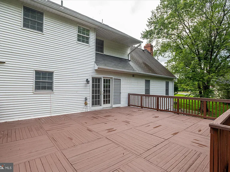 9708 Locust Hill Dr — Photo 50