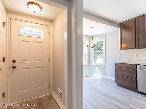 4th image of 1517 Pattengill Ave