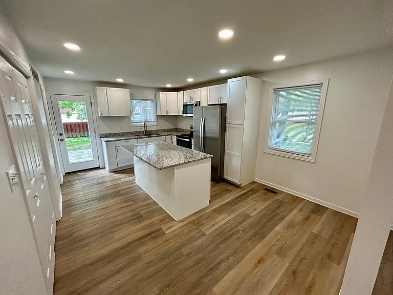 1286 Stonegate Rd — Photo 7