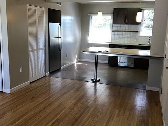 3rd image of 1426 Elkgrove Cir APT 2