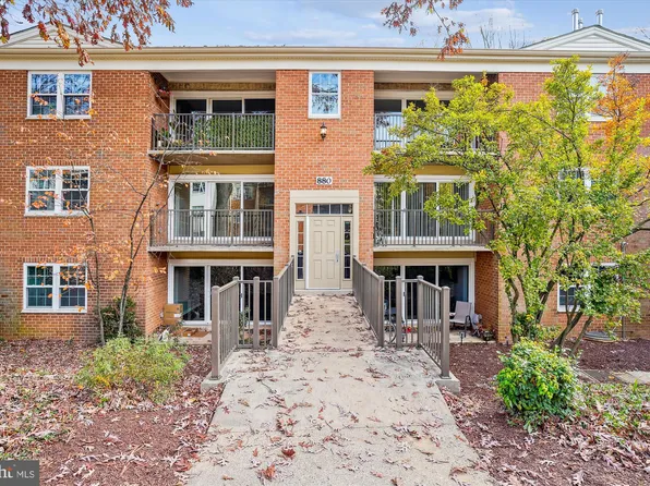 880 College Pkwy APT 101, Rockville, MD 20850