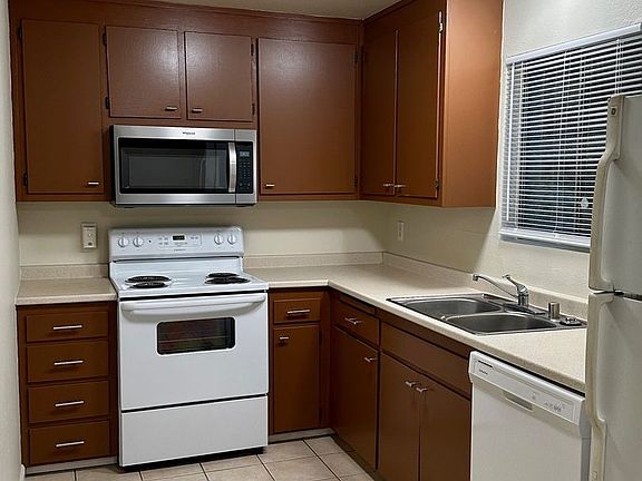 4th image of 2067 Elizabeth Ave #1