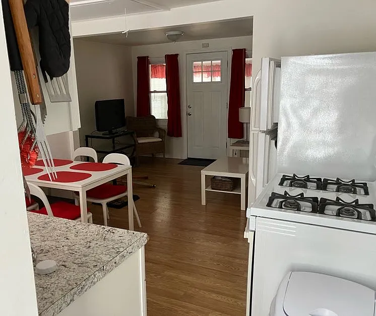 2 bed, 700 sqft, $2,000 — Photo 2