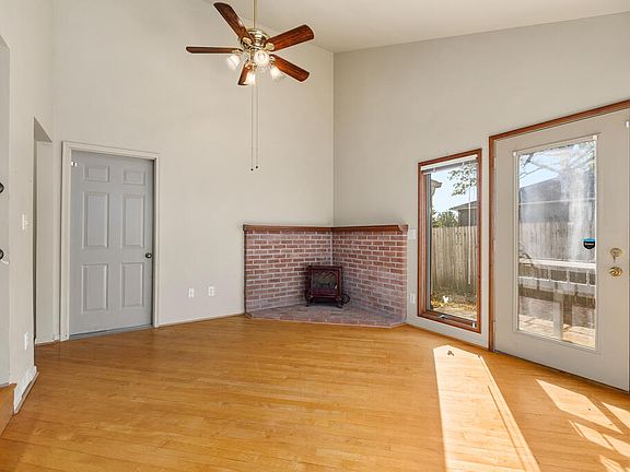 5th image of 1070 Laurelwood Rd