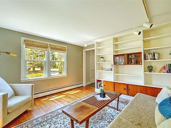 5th image of 11 Henry Dr