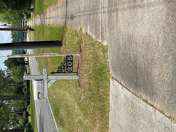 2nd image of 205 Drennon Dr