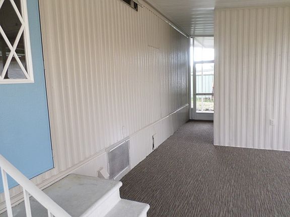 4th image of 2301 Lakeside Dr