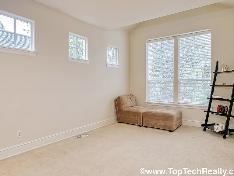 12852 NW Bayonne Ln — Photo 11