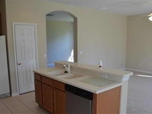 3rd image of 315 Silver Falls Dr