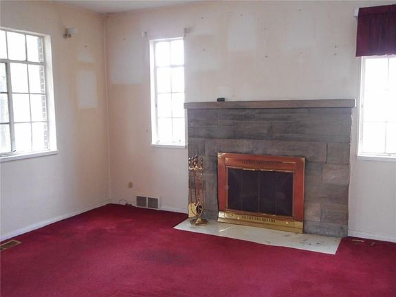 3rd image of 2101 Martin Ave