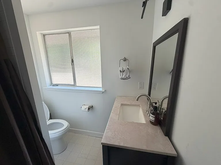 Upstairs full bath with shower and tub