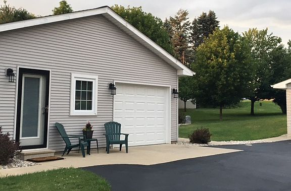 Side Entrance to Guest Room 