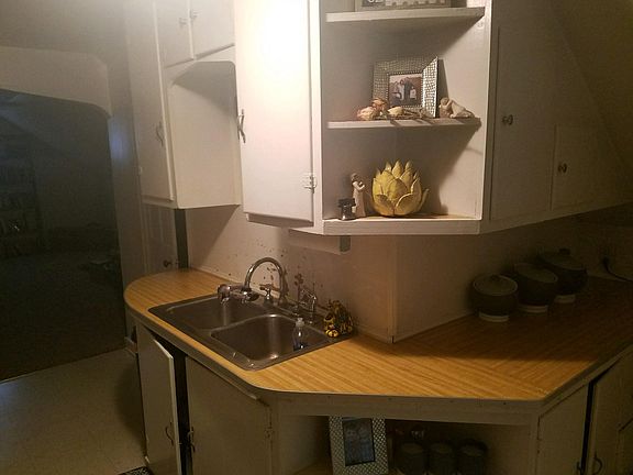 Kitchen Photo 2