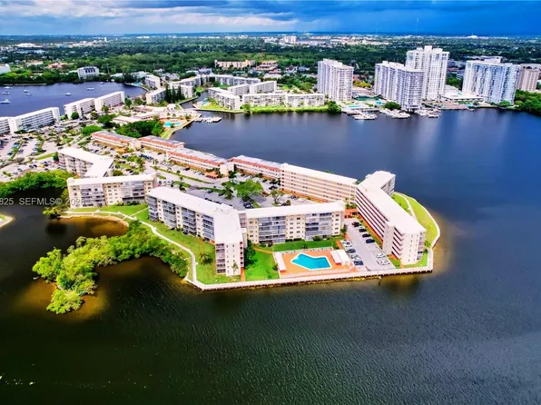 2980 Point East Dr, Aventura, FL