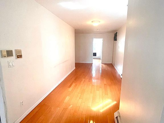 3rd image of 43 Saint Pauls Ave APT 2L