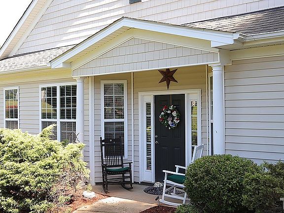 3rd image of 619 Oakfield Trl