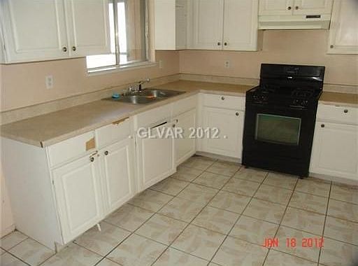 4th image of 836 Parkhurst St