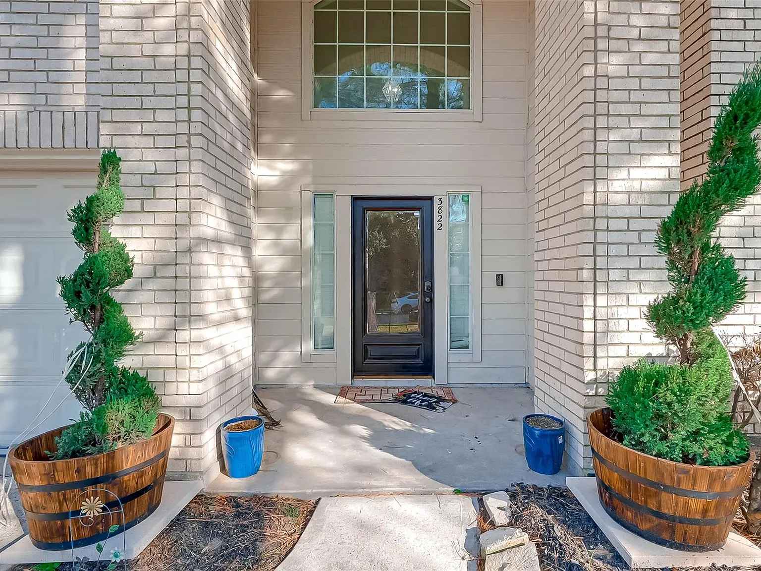5 bed, 3.5 bath, 3940 sqft, $2,999 — Photo 2