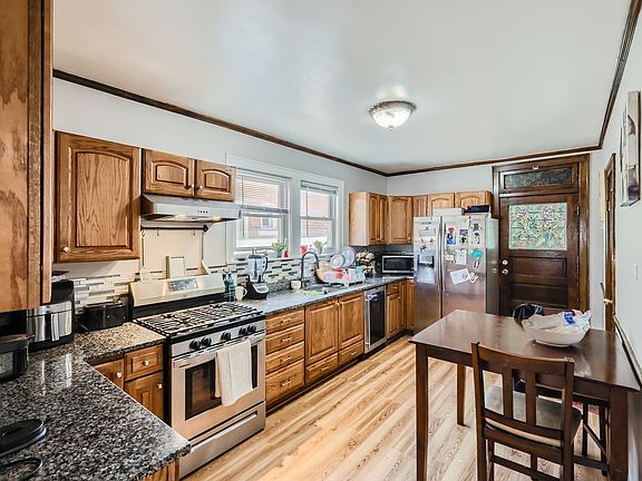 4th image of 2118 Wenonah Ave