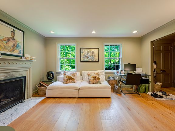 4th image of 4612 Sedgwick St NW