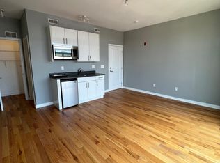 533 N Budd St #D3, Philadelphia, PA 19104