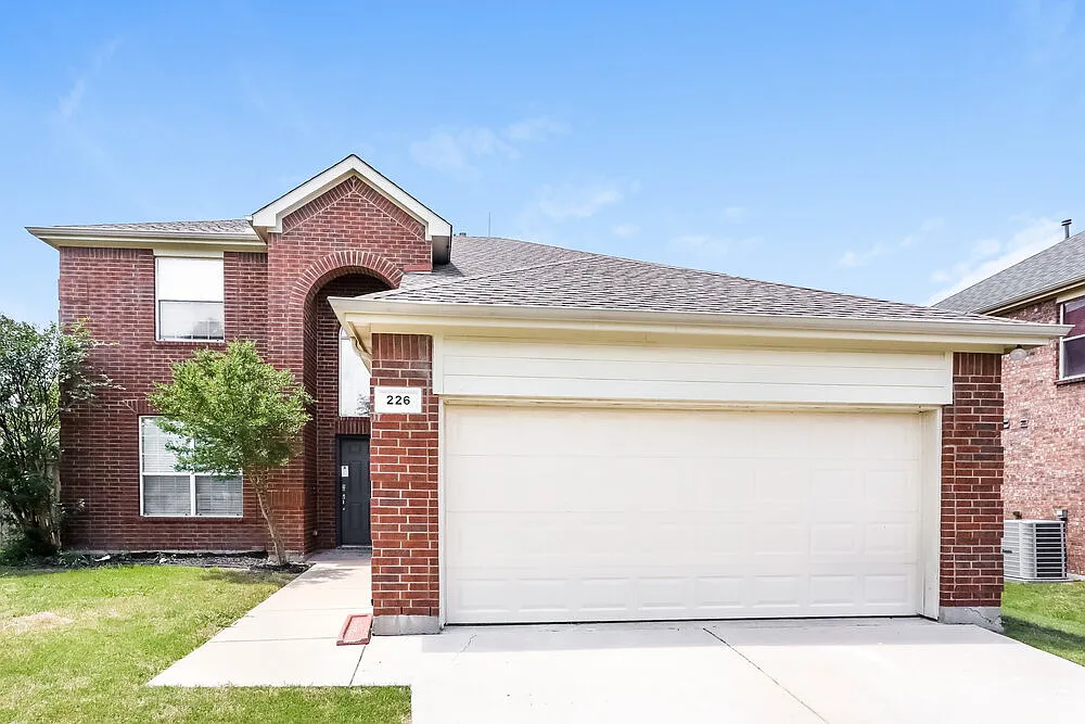 4 bed, 2.5 bath, 2640 sqft, $2,775 — Photo 1