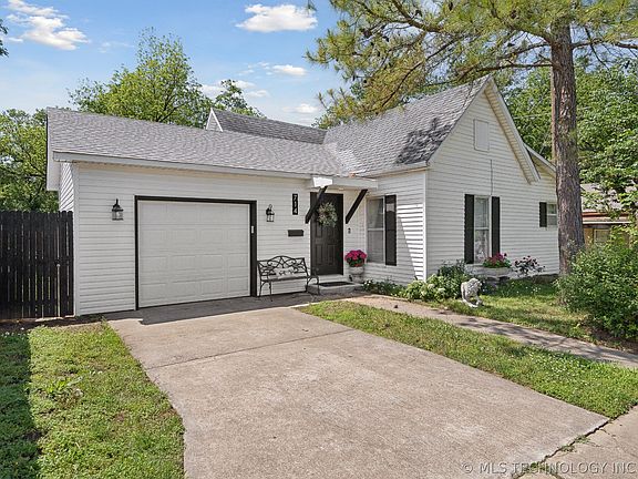 3rd image of 714 E Lee Ave