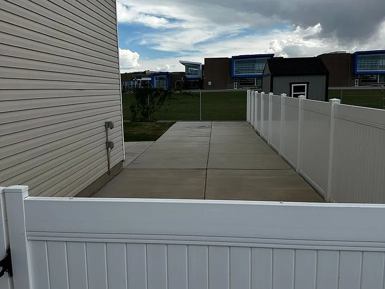 1102 E Sleepy Hollow Ln — Photo 3