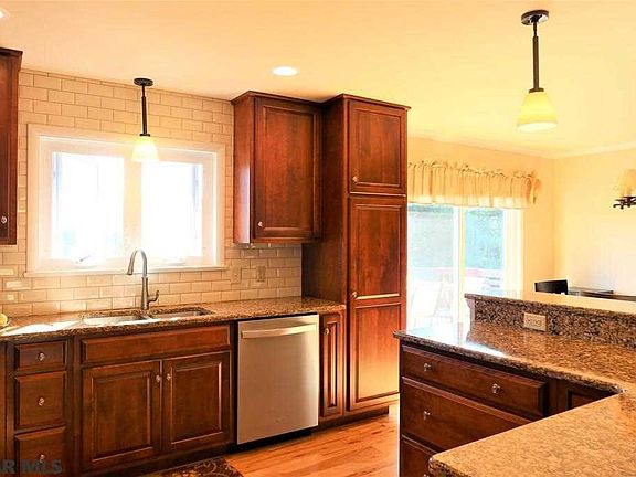 4th image of 148 Hillrise Dr