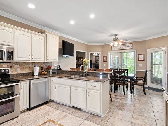 4th image of 3516 Sunbelt Dr #A