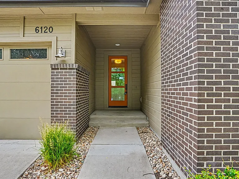 6120 N Hacienda Ave — Photo 2