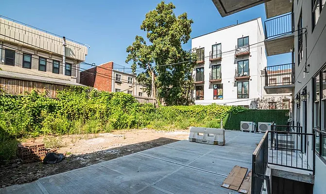 Rented by EXR | media 21