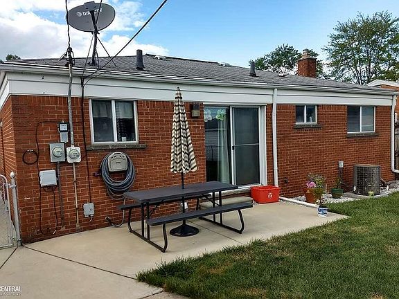 5th image of 13042 Stamford Ave