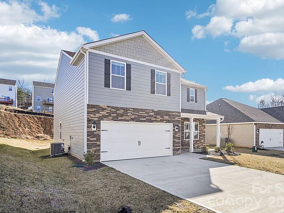 3rd image of 834 Adelston Ln