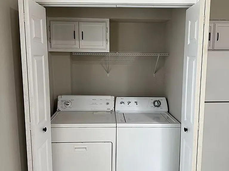 320 S Florence Ave — Photo 14