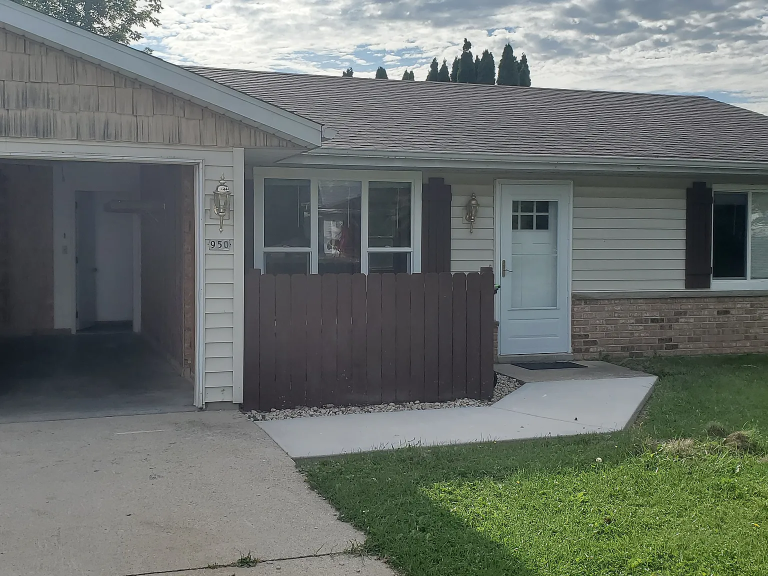 2 bed, 900 sqft, $1,265 — Photo 1