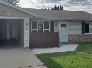 950 Van Buren Ave, Hartford, WI 53027