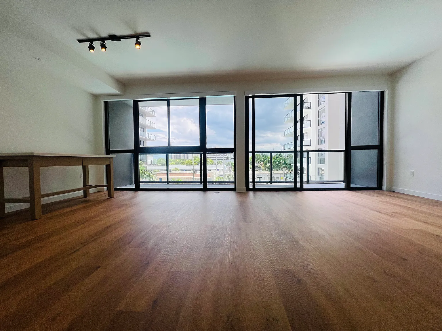 2 bed, 2.5 bath, 1550 sqft, $5,400 — Photo 2
