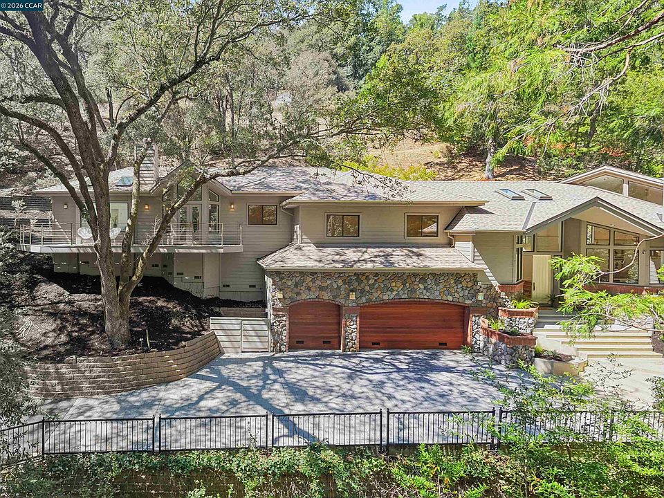 1st image of 11 Redwood Cir