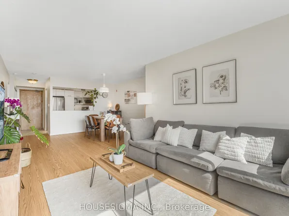 22 Southport St #438, Toronto, ON M6S 4Y9