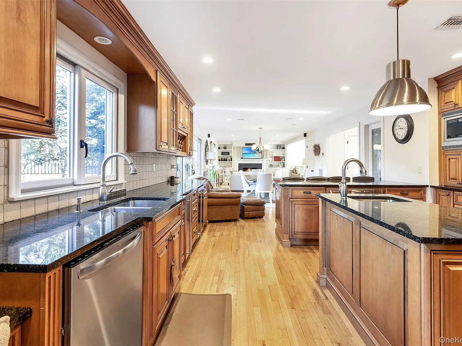 4 bed, 2.5 bath, 2700 sqft, $6,000 — Photo 4