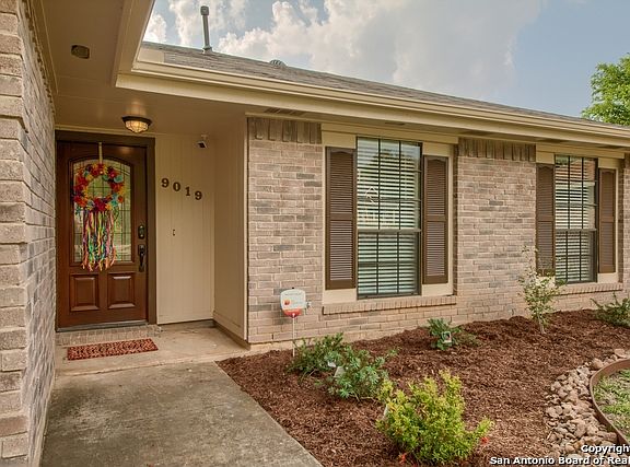 3rd image of 9019 Wellesley Manor Dr