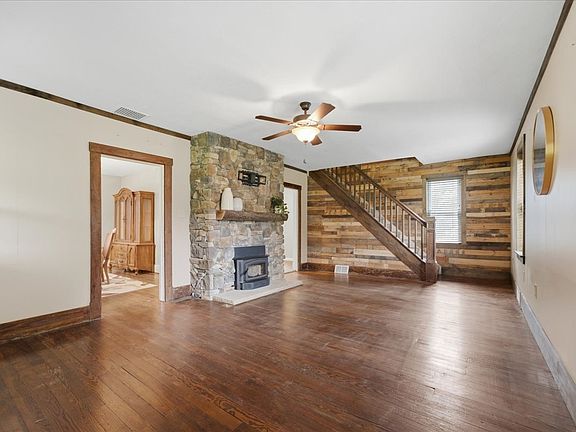5th image of 774 Pittsburgh Rd