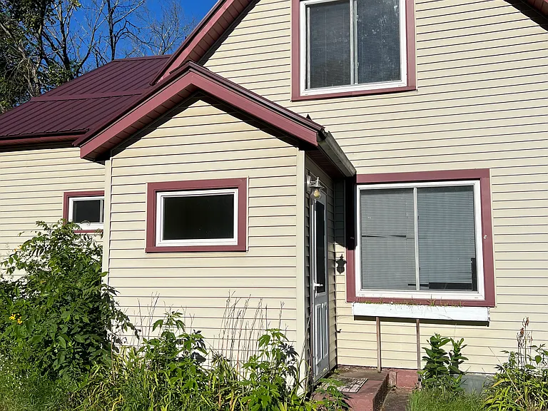 Railroad Ave — Photo 2