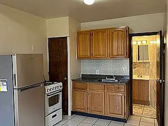 4th image of 4202 5th Ave #12
