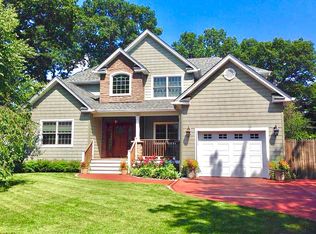3 Hornleaf Ln, Holbrook, NY 11741