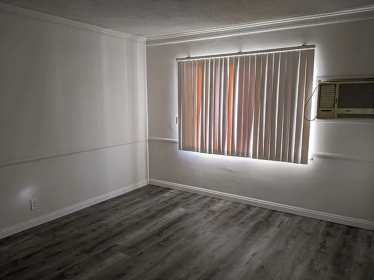 244 N Oakland Ave — Photo 6